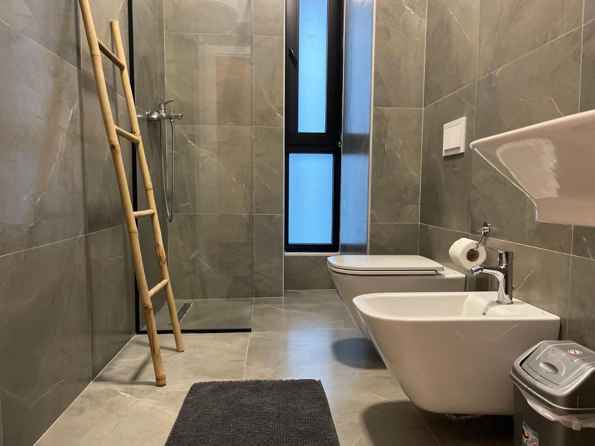 Square 21 Apartments Tirana Esterno foto