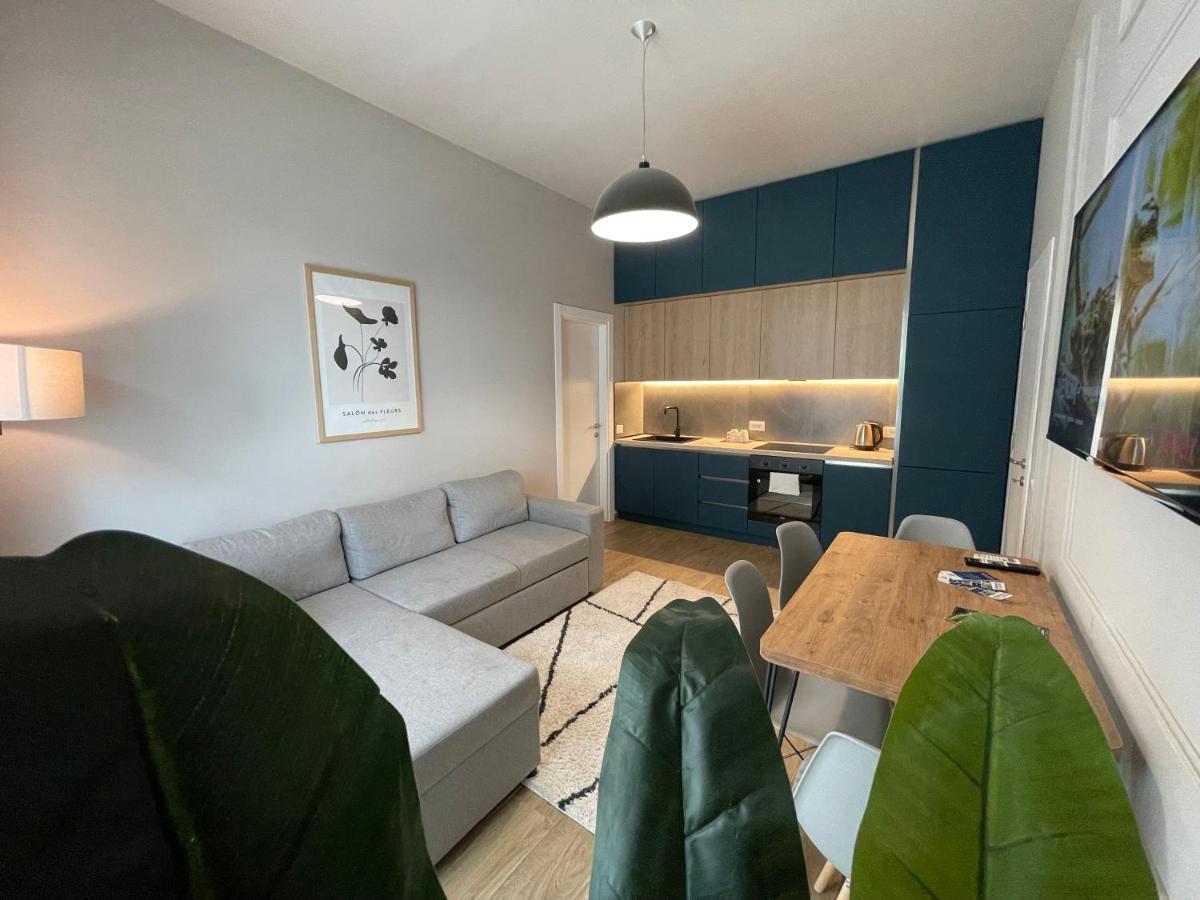 Square 21 Apartments Tirana Esterno foto